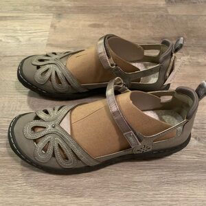 NWT JBU by Jambi Gray Magnolia Encore Shoes Women’s Size 9 Style B4MNA56